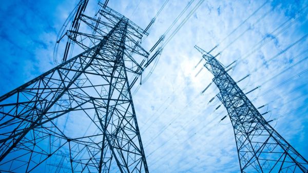 Iraq partly fills its power shortages by importing both electricity and natural gas from Iran.