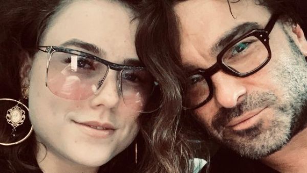 Johnny Galecki and his girlfriend Alaina Meyer are having a baby (Twitter)