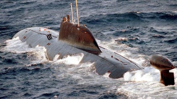 Did a deadly fire break out on a secret Russian spy sub? (Twitter)