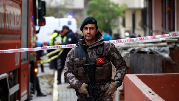 يعيش فتح الله غولن في الولايات المتحدة ويؤكد أنه يدير شبكة سلمية من المنظمات