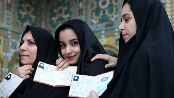  تعتبر انتفاضة الشعب للإطاحة بالديكتاتور هي التطور الذي يحدد مصير التطورات والأزمات الأخرى في إيران