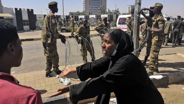 ربط بين رفع السودان من قائمة الارهاب وبين التطبيع مع اسرائيل ربط بين رفع السودان من قائمة الارهاب وبين التطبيع مع اسرائيل