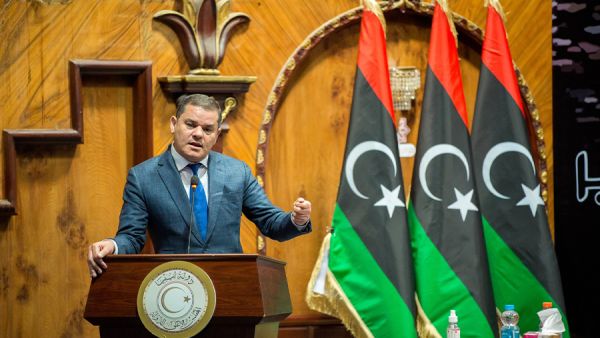 حفتر يتراجع ومستعد لاستقبال الحكومة