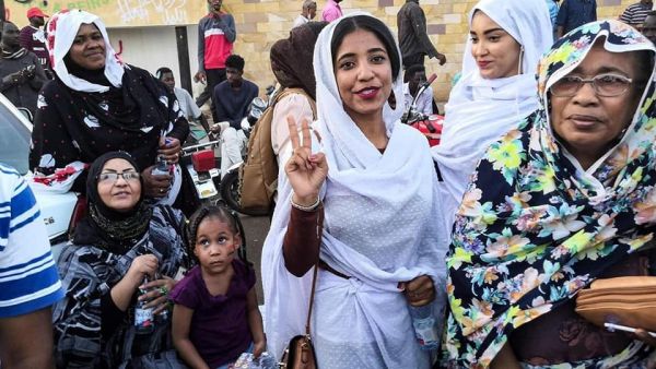 "الحكومة ستكون حكومة مدنية، ونحن لن نتدخل فيها، سنبقى بعيدين".
