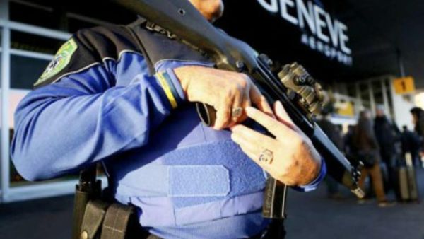 وقالت الشرطة إنهم سمعوا صوت إطلاق رصاص بعدما أعلن الرجل أنه سيستسلم في غضون عشر دقائق.