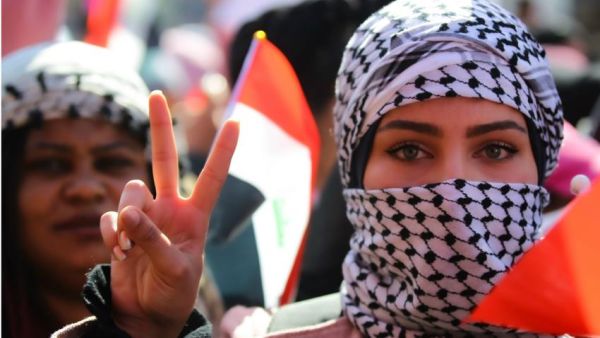 تقرير يحذر: عناصر مخابرات يملؤون ساحة التحرير