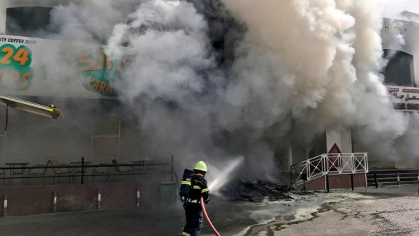 مطالبة جماعة حزب الله وحركة أمل الشيعيتين باختيار وزير المال في الحكومة الجديدة يضرب المبادرة الفرنسية