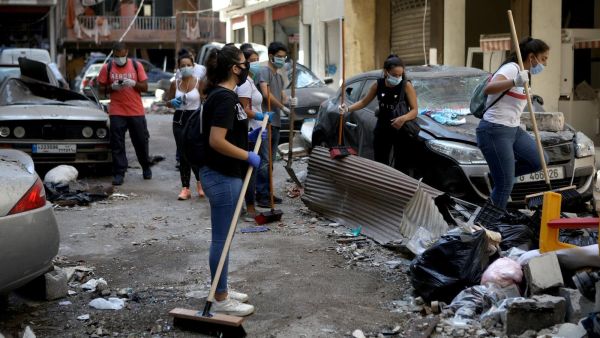  لون الدخان و"سحابة الفطر" التي شوهدت في اللقطات المصورة لانفجار الثلاثاء من الخصائص المميزة لانفجارات نترات الأمونيوم.