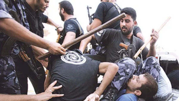  أمعنت "حماس" في تدمير المؤسسات وقمع الحريات، ففرضت بقوة السلاح إجراءات تعسفية على كل من خالفها الرأي
