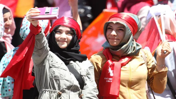 يعتمد كلا القانونين في الانتخابات الرئاسية والمحلية على نفس التعميمات