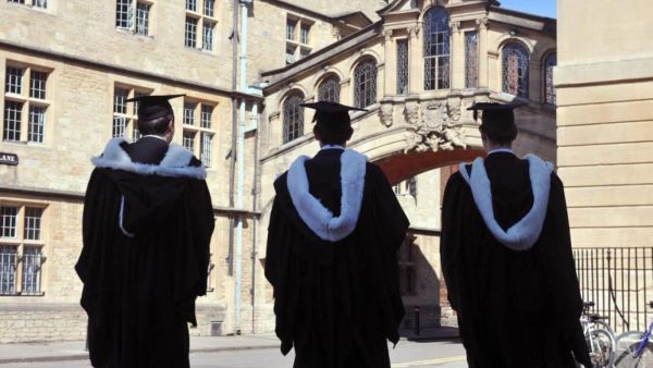  "الأزمة تدفع بالجامعات البريطانية إلى وضع صعب للغاية"