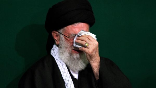 قضت محكمة إقليمية في شيراز على أفكاري بالإعدام، وعلى شقيقيه وحيد وحبيب أفكاري بالسجن 54 و 27 عاماً على التوالي