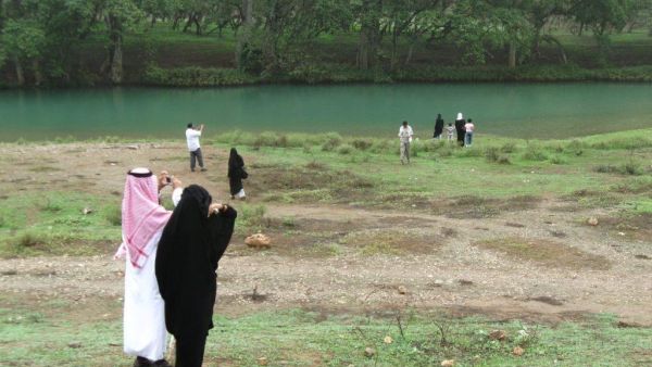 السيدة السعودية، وتدعى عبير، في مدينة اسطنبول مع زوجها وطفليها بغرض السياحة