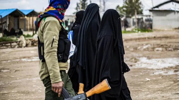 أعلنت "قسد" فرار المئات من عناصر التنظيم وعوائلهم بسبب الهجوم العسكري التركي شرقي نهر الفرات