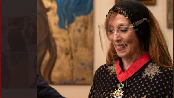 قال ماكرون  بعد لقائه بسفيرة لبنان إلى النجوم بأنها “جميلة وقوية للغاية”.