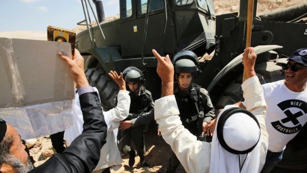 ينظم أهالي القرية فعاليات منددة بالاستيطان منذ ثمان سنوات