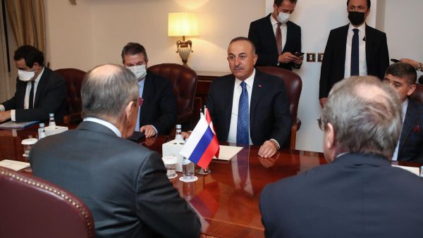 وزراء خارجية قطر وتركيا وروسيا يلتقون في الدوحة