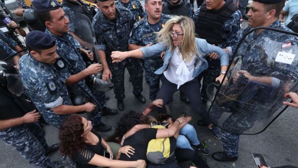 3 أشخاص على الأقل أصيبوا بجراح، أحدهم بالرصاص 