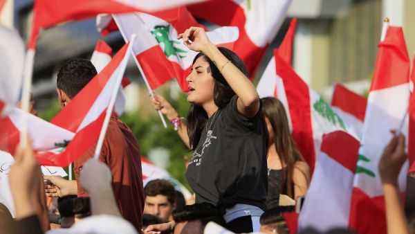 عقد الحريري لقاءات مع عدد من ممثلي الكتل السياسية، كل على حدة