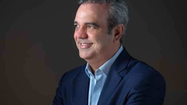 تلقى أبي نادر التهنئة من منافسه غونزالو كاستيلو، ومن الرئيس الحالي دانيلو مدينا بالفوز