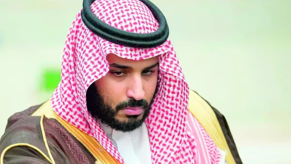 ذكرت دي بيكر أنها خلصت إلى نتيجة أن السلطات السعودية قرصنت هاتف مؤسس أمازون للدخول إلى بياناته الشخصية.