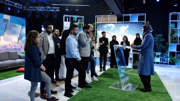 يهدف برنامج نجوم العلوم، الذي يعتبر جزء من  واحة قطر للعلوم والتكنولوجيا، عضو مؤسسة قطر، إلى تعزيز اهتمام المشاهدين بالعلوم والتكنولوجيا وريادة الأعمال بطريقة تعليمية وترفيهية. 