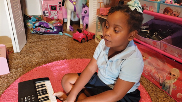 الطفلة كايا كيركلاند