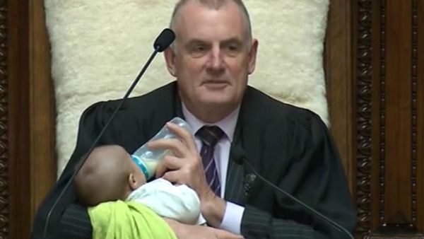 رئيس البرلمان النيوزيلندي "تريفور مالارد" رئيس البرلمان النيوزيلندي "تريفور مالارد"