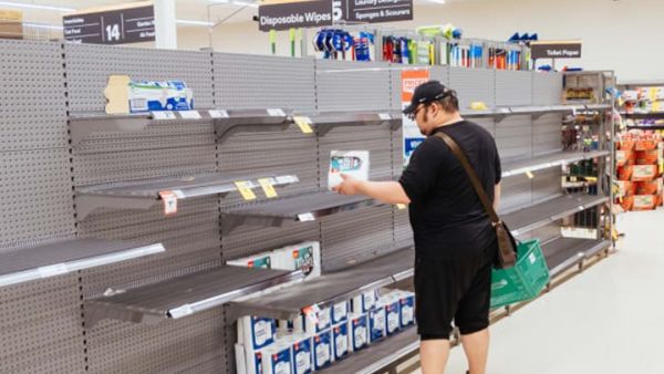 دفع التزاحم على سلع معينة متاجر التجزئة الكبرى إلى فرض حدود على حجم المشتريات