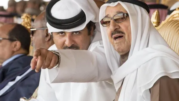 أمير الكويت الشيخ صباح الأحمد الجابر الصباح وأمير قطر الشيخ تميم بن حمد آل ثاني