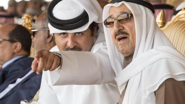أمير الكويت الشيخ صباح الأحمد الجابر الصباح وأمير قطر الشيخ تميم بن حمد آل ثاني