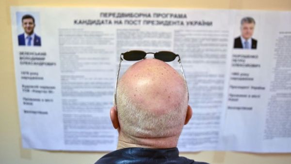 جولة ثانية من الانتخابات الأوكرانية.. وزيلينسكي الأوفر حظا