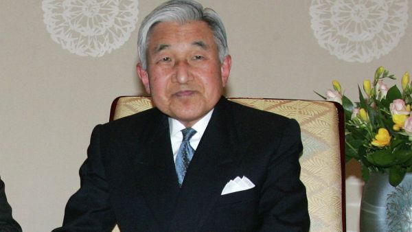 إمبراطور اليابان يتنازل عن العرش بعد تربعه عليه 30 عاما