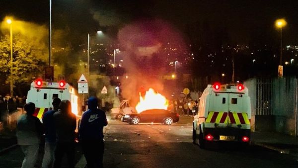 الشرطة قال إنها تتعامل مع الهجوم باعتباره "عملا إرهابيا"