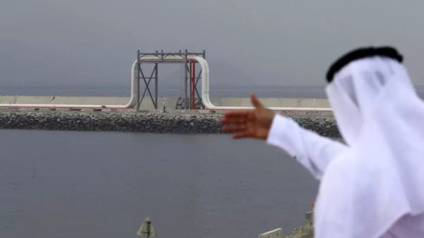 الإمارات تحذّر من صدمات نفطية محتملة بسبب انخفاض الأسعار