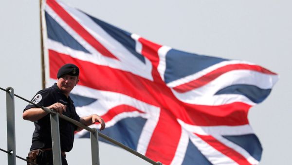 تكليف البحرية البريطانية بحماية السفن التي ترفع علم البلاد بمضيق هرمز