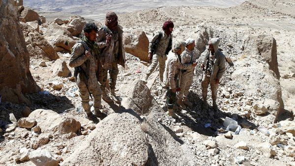 الجيش اليمني يأسر 8 جنود إريتريين غربي البلاد