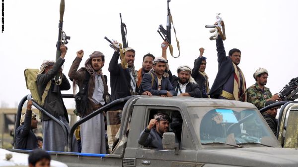 الحوثيون يعلنون السيطرة على معسكر استراتيجي بالجوف