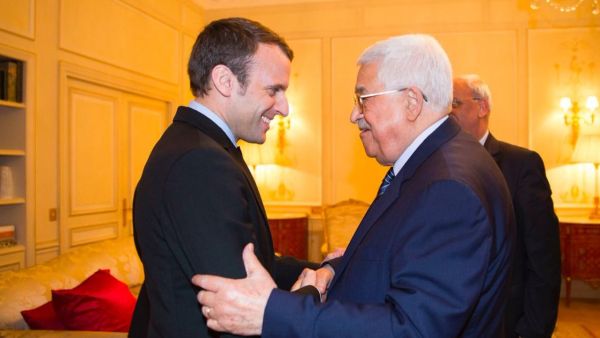  الرئيس عباس وماكرون