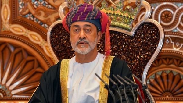 عفو هادئ من السلطان هيثم عن المعارضين في الخارج