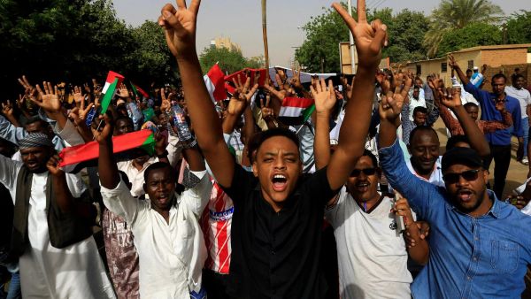  تعيين الفريق أول هاشم عبدالمطلب رئيسا للأركان المشتركة للجيش السوداني