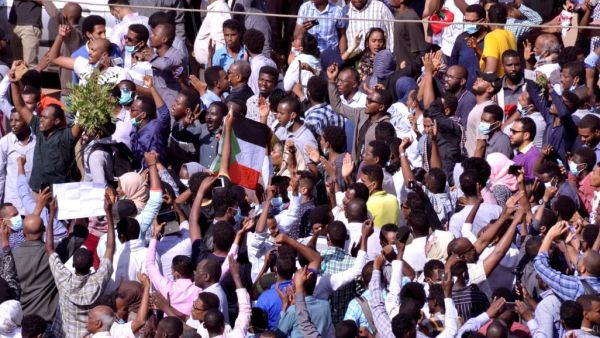 اقاله أكبر 3 مسؤولين في النيابة العامة