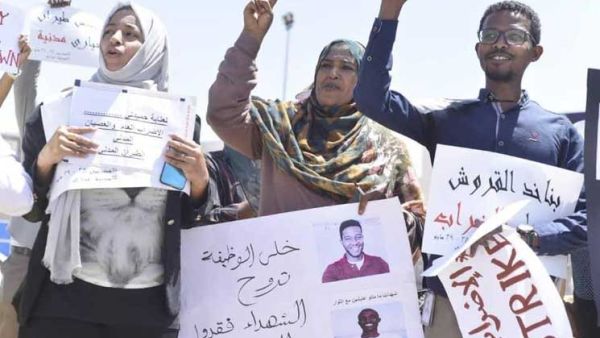 بدء الإضراب العام في السودان 