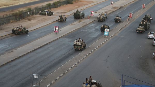 الحكومة السودانية توقع اتفاقا أوليا مع حركة متمردة يمهد لمصالحة شاملة