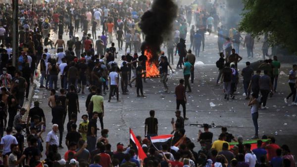 يشهد العراق احتجاجات عنيفة بدأت من بغداد للمطالبة بتحسين الخدمات العامة وتوفير فرص العمل ومحاربة الفساد