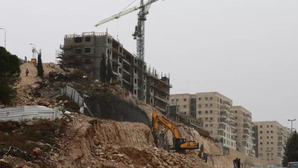 بناء وحدات سكنية في مستوطنة رامات شلومو في القدس الشرقية المحتلة 