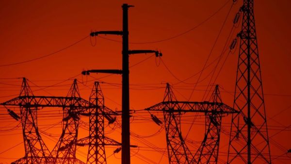 أمريكا تجدد استثناء يسمح للعراق باستيراد الكهرباء من إيران مع تقليص المدة