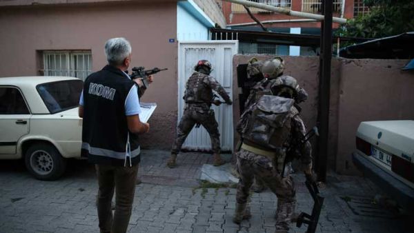 قرار بتوقيف 63 شخصًا في تركيا للاشتباه بانتمائهم لمنظمة غولن