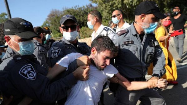 اعتقالات واشتباكات في تل أبيب بعد حظر مثير للجدل على المظاهرات الكبرى