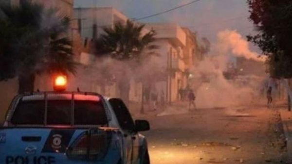 احتجاجات ليلية في تونس عقب مقتل شاب عند الحدود الليبية